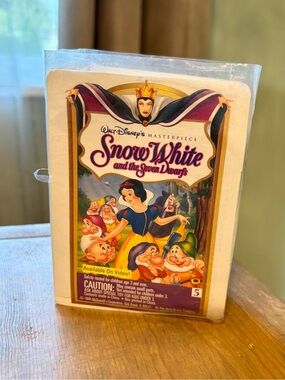 Vintage 90’s Snow White McDonald’s Toy Figurine Disney Masterpiece Collection